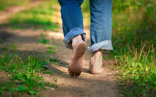 لهذا السبب.. «ماكدونالدز» يطرد رجلاً لا يرتدي حذاءً منذ 10 سنوات