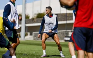 سيارة «رونالدو» الجديدة تلفت الأنظار بشدة.. ما ثمنها؟ (فيديو)