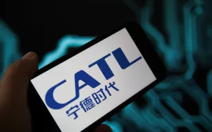 "كاتل" الصينية تستحوذ على 37% من سوق بطاريات السيارات الكهربائية