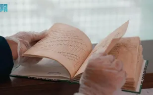مكتبة الملك عبد العزيز تقتني مخطوطة نادرة تكشف رقي الحضارة العربية