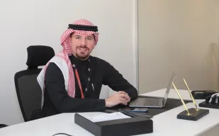 رجل الأعمال حمزة ناصر: نهضت بعد خسارة بالملايين.. وأمي مهّدت لنجاحي