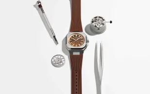 BR 05 Skeleton Golden ساعة لعشاق مغامرات المدن