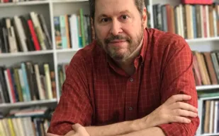 جامع مخطوطات برازيلي يبني مكتبة ضخمة للوثائق النادرة