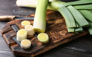 "توأم البصل".. فوائد لا نهائية لـ"الكراث" أهمها الوقاية من السرطان