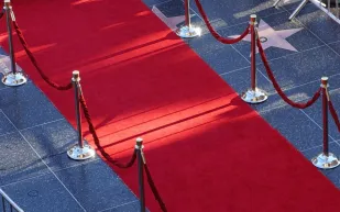 لأول مرة منذ 6 عقود.. سجادة الأوسكار الشهيرة ليست حمراء