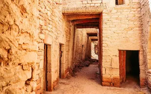 «البلدة القديمة» بالعُلا.. إبداع المعمار والزخارف يميز إحدى أفضل القرى السياحية عالميًّا