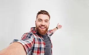 هل التقاط "السيلفي" نوع من النرجسية؟ دراسة جديدة تجيب