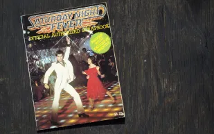 للبيع.. بدلة «جون ترافولتا» في فيلم «حمى ليلة السبت»