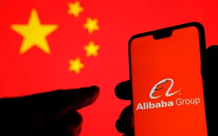 «علي بابا» تنافس «تشات جي بي تي» بروبوت بمكبرات صوت ذكية