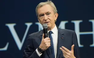 "لويس فويتون" أول شركة أوروبية تتجاوز قيمتها نصف تريليون دولار