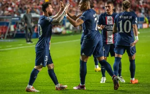 "تواجد عربي".. إعلان نتائج تصويت جماهيري لأفضل 11 لاعبًا في العالم.. من هم؟