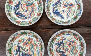 ثروة بالصدفة.. بيع 4 أطباق من الخزف الصيني بمبلغ ضخم