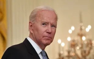 الرئيس الأمريكي: لم تتضح مخاطر الذكاء الاصطناعي حتى الآن