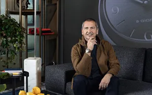 أليساندرو فيكاريلي من Panerai: سنحافظ على أصالتنا وهويتنا.. عالم الميتافيرس مثير لا يمكن تجاهله