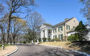 بكم يمكنكَ استئجار منزل "إلفيس بريسلي" لليلة واحدة؟