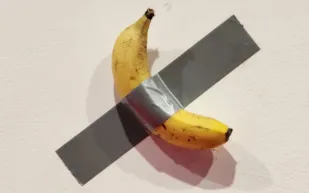 طالب كوري يأكل لوحة فنية ثمنها 120 ألف دولار (فيديو)