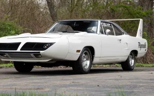 سيارة "Plymouth Hemi Superbird" فريدة للبيع بـ750 ألف دولار