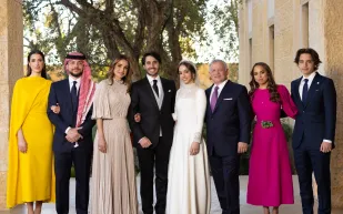 ملك الأردن يهدي ولي عهده "السيف الهاشمي" بمناسبة زفافه