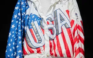 عرض سترة "مايكل جوردان" للبيع.. وتوقعات بوصول السعر إلى 3 ملايين دولار