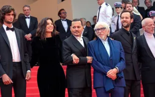 بدعم مهرجان البحر الأحمر.. جوني ديب يحضر عرض فيلمه الجديد في "كان" (فيديو)