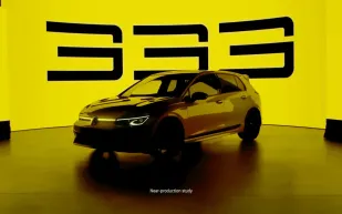 فولكس فاغن تُثير ضجة بذات الرداء الأصفر "جولف آر 333" (فيديو)