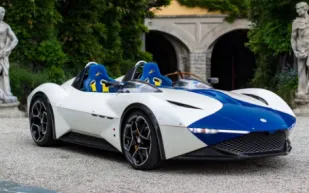 مصمم ياباني يكشف عن سيارة "كود 61 بيردكيدج" المحدودة في فيلا ديستي