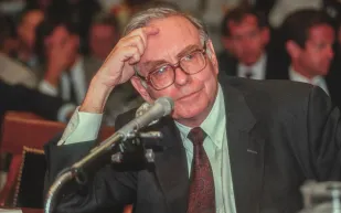 "وارن بافيت" ينتقد تدخل حكومة واشنطن في أزمة المصارف المنهارة