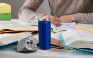 احذر.. هذا ما تفعله "مشروبات الطاقة" في جسمك خلال 24 ساعة