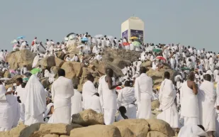 الشيخ يوسف بن سعيد يلقي خطبة عرفة للعام الجاري