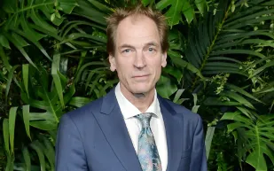 الإعلان عن وفاة الممثل البريطاني "جوليان ساندز" بعد 5 أشهر من اختفائه