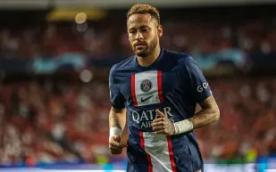 مشجع يوصي بمنح كل ثروته لـ "نيمار".. ما القصة؟ 