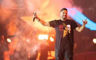 محمد حماقي يتحول إلى ملك فرعوني.. ما القصة؟