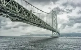 انهيار جسر بطريقة غريبة في الهند دون خسائر في الأرواح (فيديو)