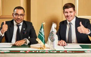 من هم أعلى مدربي كرة القدم أجرًا في العالم؟