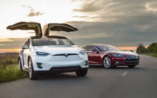 لمدة 3 شهور.. "تسلا" تطلب سائقين بـ 48 دولارًا في الساعة