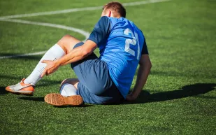 تقرير: قطع الرباط الصليبي يهدد لاعبات كرة القدم أكثر من الذكور