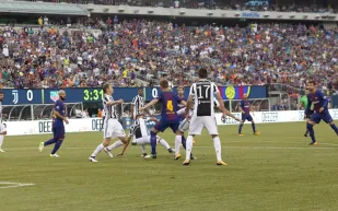 "فيروس مجهول" يتسبب في إلغاء ودية برشلونة ويوفنتوس