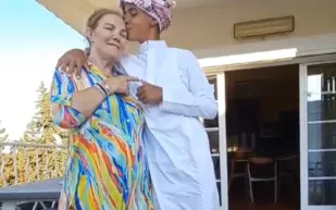 نجل "كريستيانو رونالدو" يظهر بالزي السعودي مع جدته