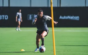 ميسي يشارك في أول تدريب مع إنتر ميامي.. وراتبه يصنع أزمة (فيديو)