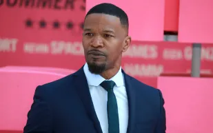 أول ظهور لـ"جيمي فوكس" بعد 3 أشهر من وعكته الصحية الغامضة (فيديو)