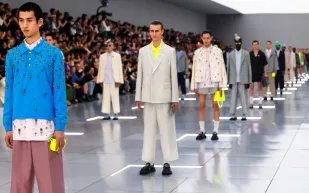 التطريز ليس حكرًا على النساء.. بدل رجالي أنيقة بأسلوب Haute Couture