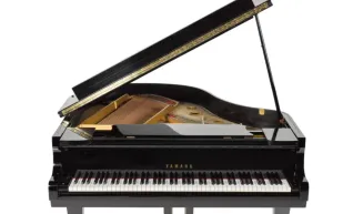 بيانو "فريدي ميركوري" للبيع مقابل 3 مليون إسترليني في مزاد