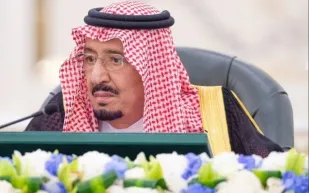 الملك سلمان يوجه بتمديد العمل ببرنامج حساب المواطن بآليته الحالية