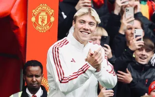 مانشستر يونايتد يعلن التعاقد مع "هالاند الجديد"