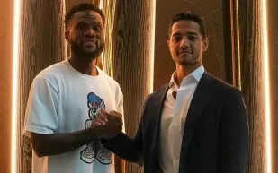 رسميًا.. الأهلي يعلن ضم "فرانك كيسي" نجم خط وسط برشلونة 