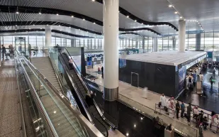 مطار الملك خالد يوفر كبسولات النوم للمسافرين (فيديو)