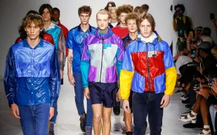 10 قطع أزياء عادت من "التسعينيات".. فتش في خزانتك القديمة