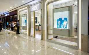 لصوص يسرقون جواهر بقيمة 15 مليون يورو في عز النهار (فيديو)