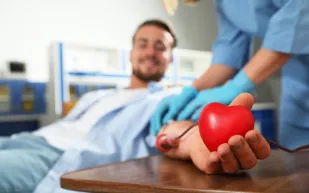 متى يجب التوقف عن التبرع بالدم رغم فوائده؟