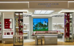 لماذا تزدهر صناعة العطور الفاخرة حتى في أوقات الأزمات؟